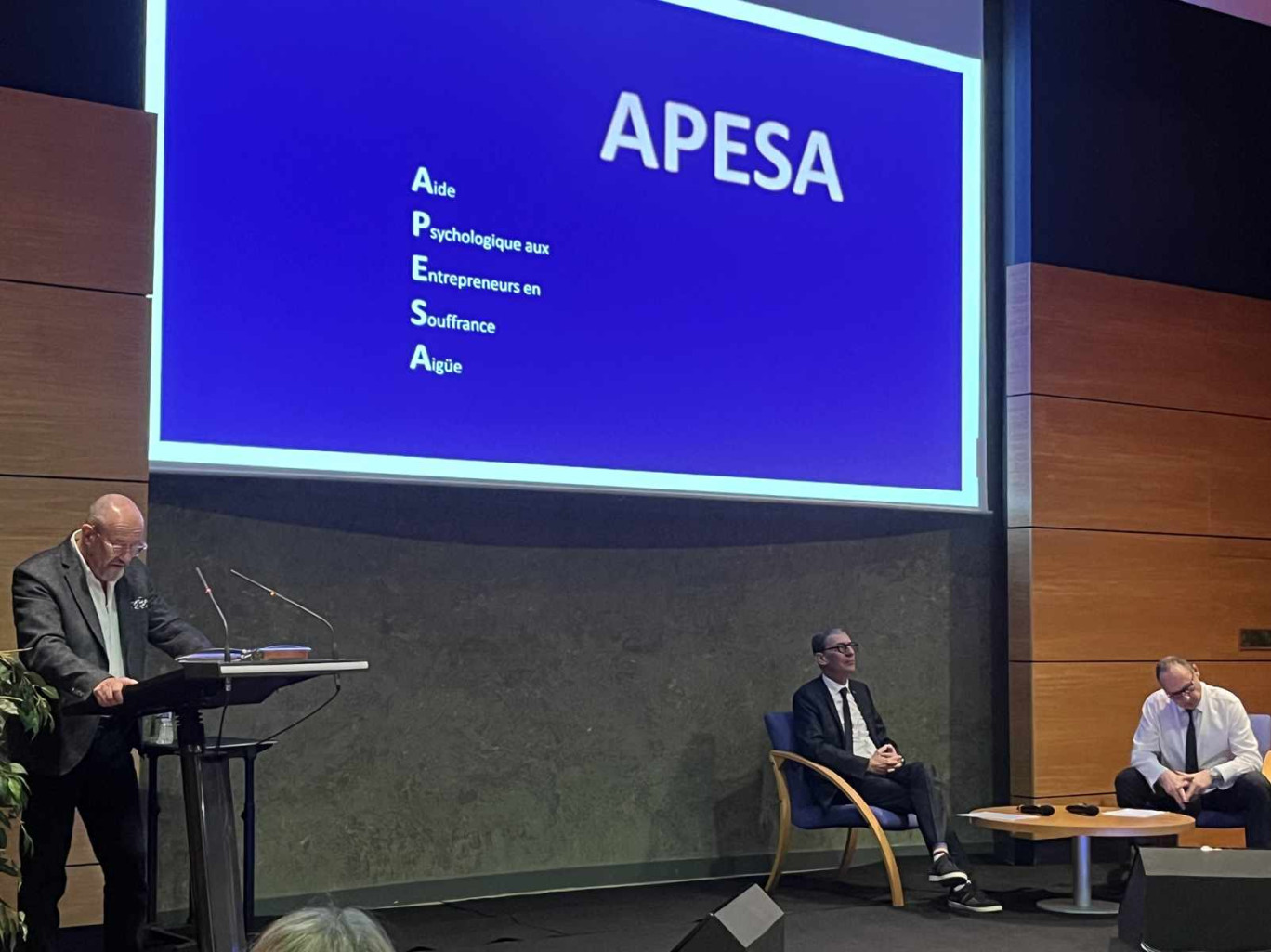 Olivier Jacob, président de la CCI 02 (au pupitre) a été élu président de l'association Apesa 02.