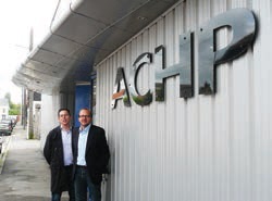 4980-1 Pascal Pézeril, à gauche, en compagnie Ghislain Fagart, directeur d’ACHP, qui vient d’être racheté par Suma group.