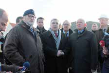 Le ministre (au centre) était entouré lors de sa visite de nombreux élus locaux.