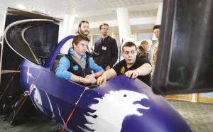 Les étudiants d’Elisa ont installé leur simulateur de vol dans le hall de la CCI. Opération séduction réussie auprès des visiteurs.