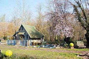 Une des cinq maisons-cabanes situées au coeur du site naturel des hortillonnages d'Amiens 