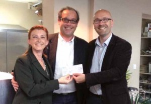 Valérie & Christophe BORDIER dirigeants de MENSA reçoivent leur prêt d’honneur de leur parrain Réseau Entreprendre en Picardie ®, Alexandre Saussard