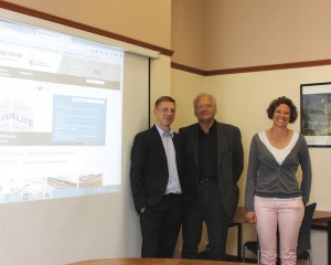 Bernard Martel et deux des collaborateurs du site.