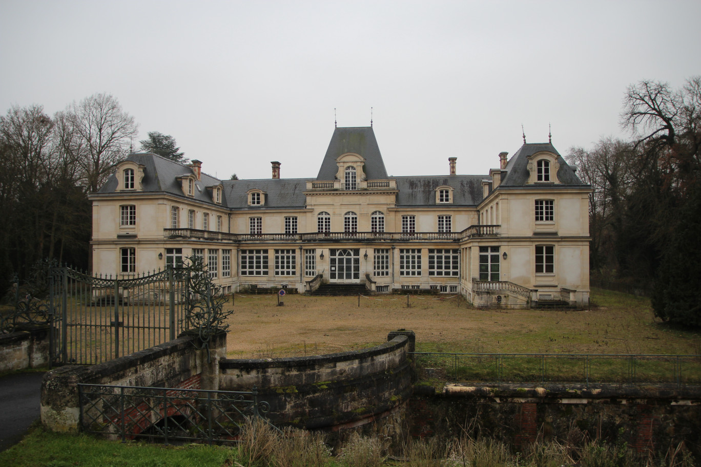 Le château, centre de formation dans le domaine du transport et de la logistique depuis plusieurs décennies, va connaître un nouvel essor.  © Aletheia Press  / Benoit Delabre)