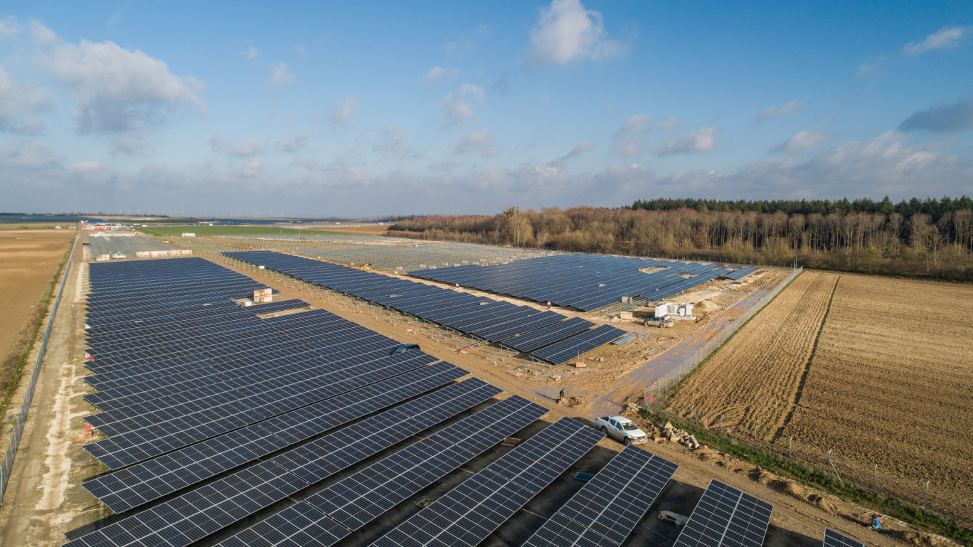 Fin janvier, l'avancement des travaux de la centrale solaire Athies-Samoussy était de 75%. (c) Sylvain Premont