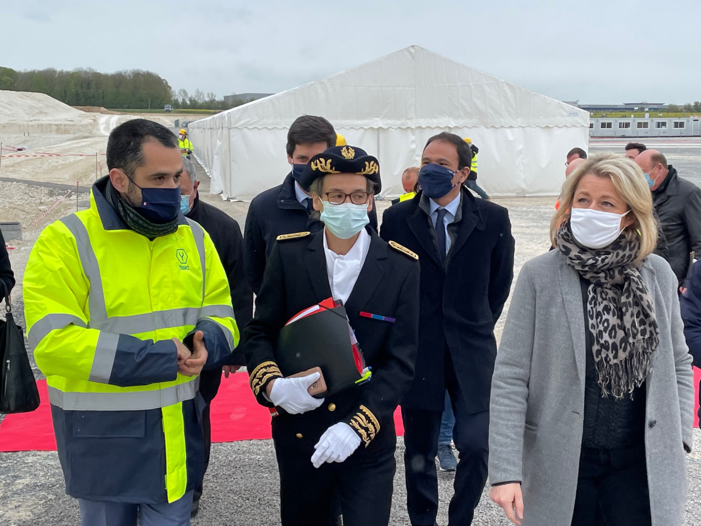 Barbara Pompili, ministre de la Transition écologique, de Julien Denormandie, ministre de l’Agriculture et de l’alimentation et de Cédric O, Secrétaire d'État chargé de la Transition numérique et des communications électroniques avec la préfète Muriel Nguyen et Antoine Hubert.