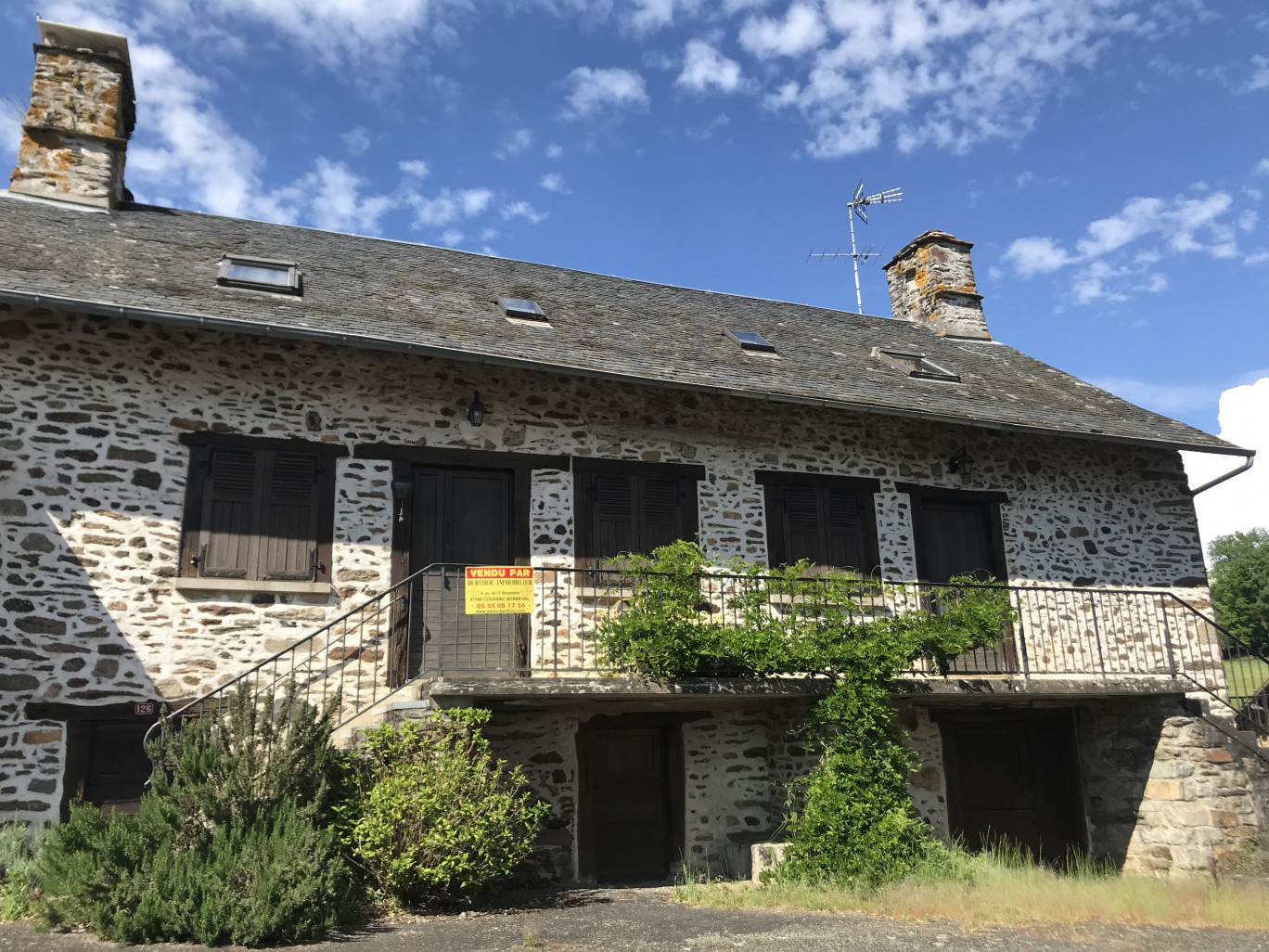 La recherche d’espace, l’essor du télétravail, voire le changement de résidence principale, expliquent l’engouement que connaissent les maisons à la campagne (ici, en Corrèze). (c-Olivier Razemon pour DSI