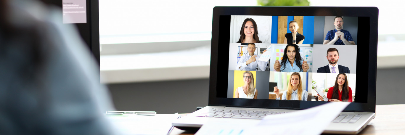 Organiser de sessions de visio entre collaborateurs : une bonne solution pour garder le lien malgré la distance. (c)AdobeStock