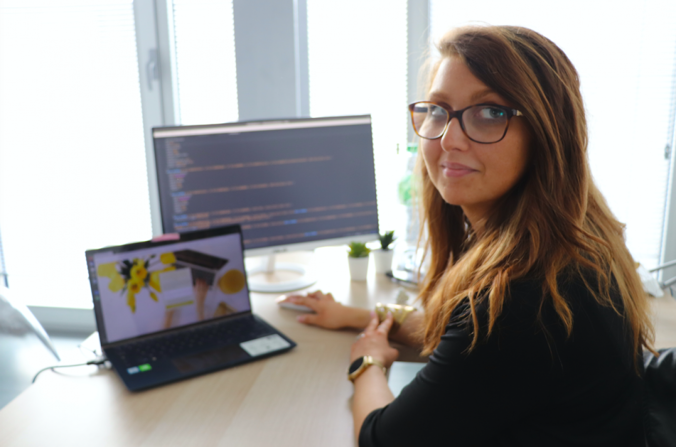 Émilie Lamps propose des sites Internet et du référencement.