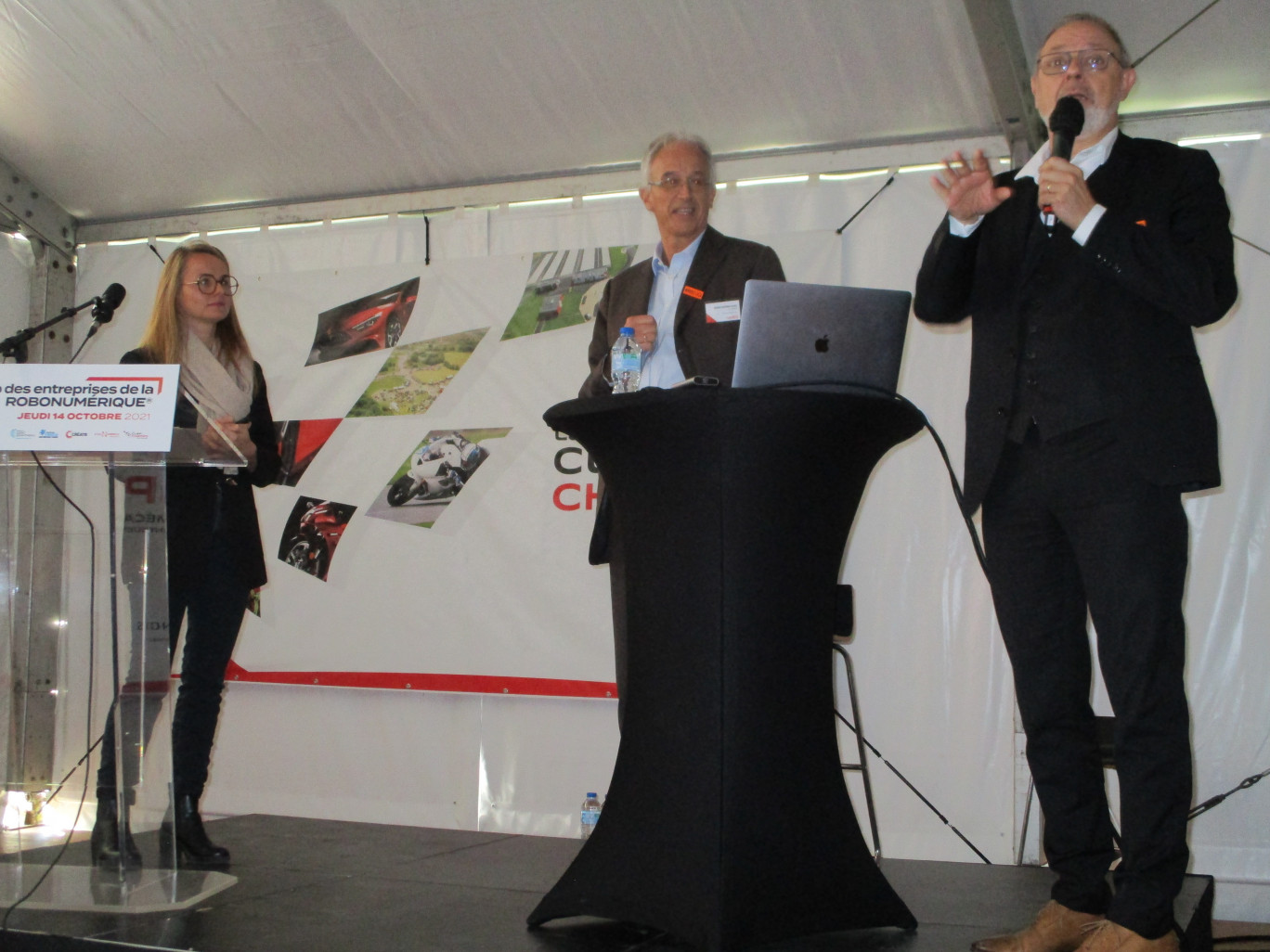 Thierry Favrez et Denis Sennechael, animateurs du Club de la robonumérique, ont accueilli Alexandra Cauchard sur le site du Pôle mécanique de Clastres pour cette reprise des rencontres en présentiel.