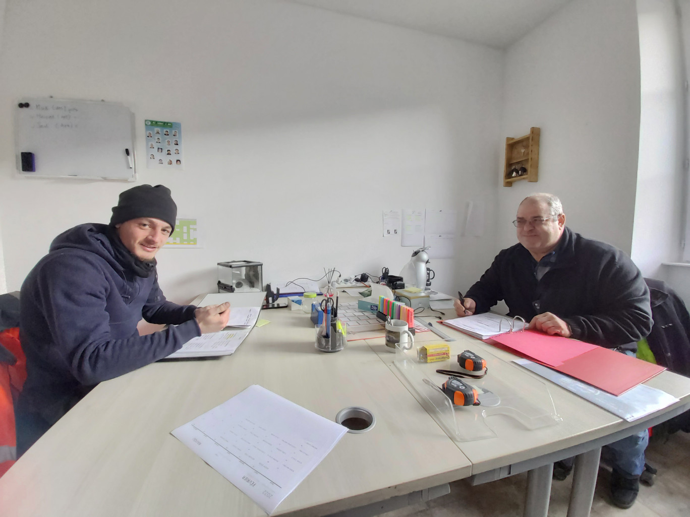 David Maizières et José Ribeiro, encadrants techniques d'insertion de l'association.