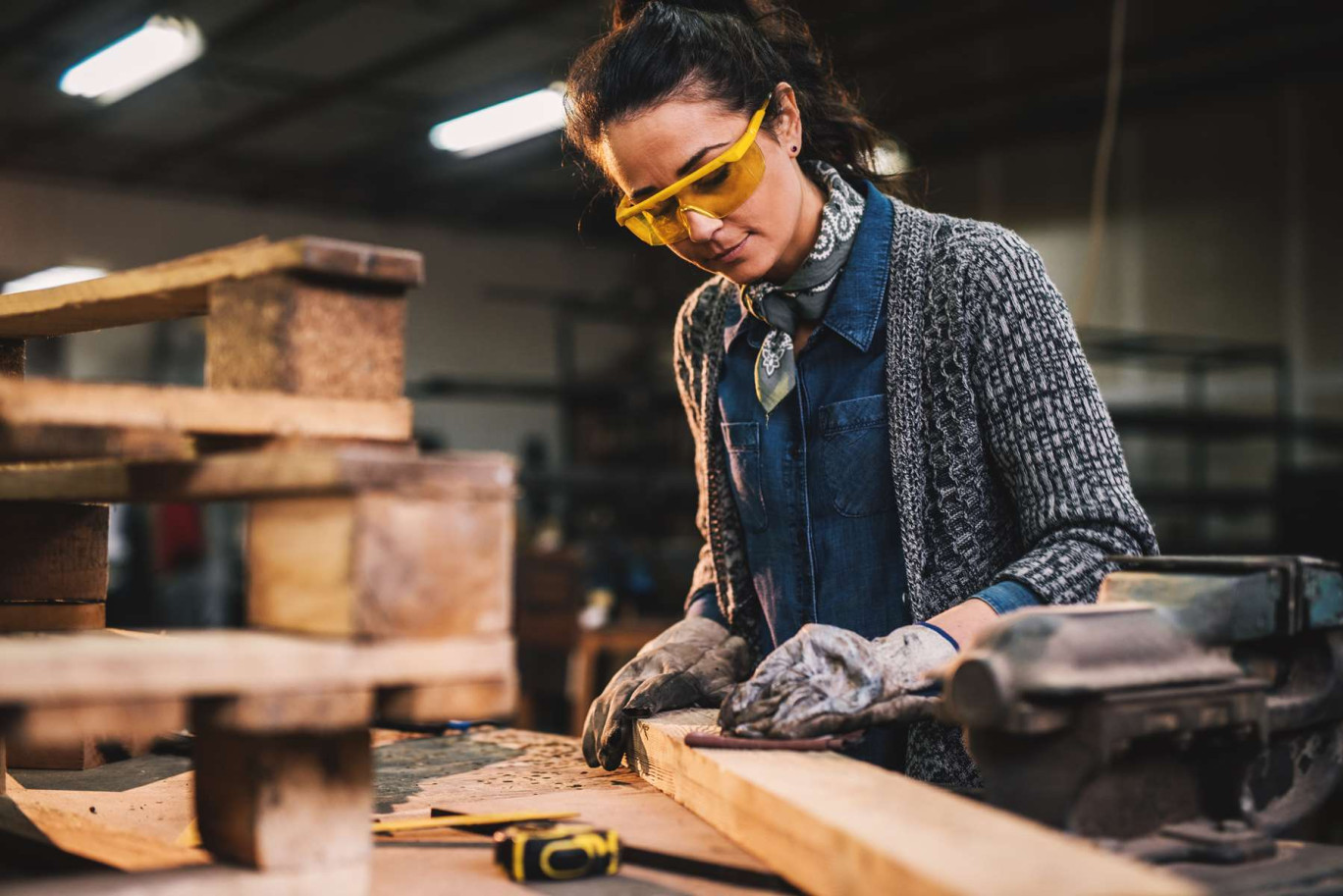 L'emploi et le recrutement constituent des enjeux forts pour la filière qui peine à trouver des charpentiers. (c)AdobeStock