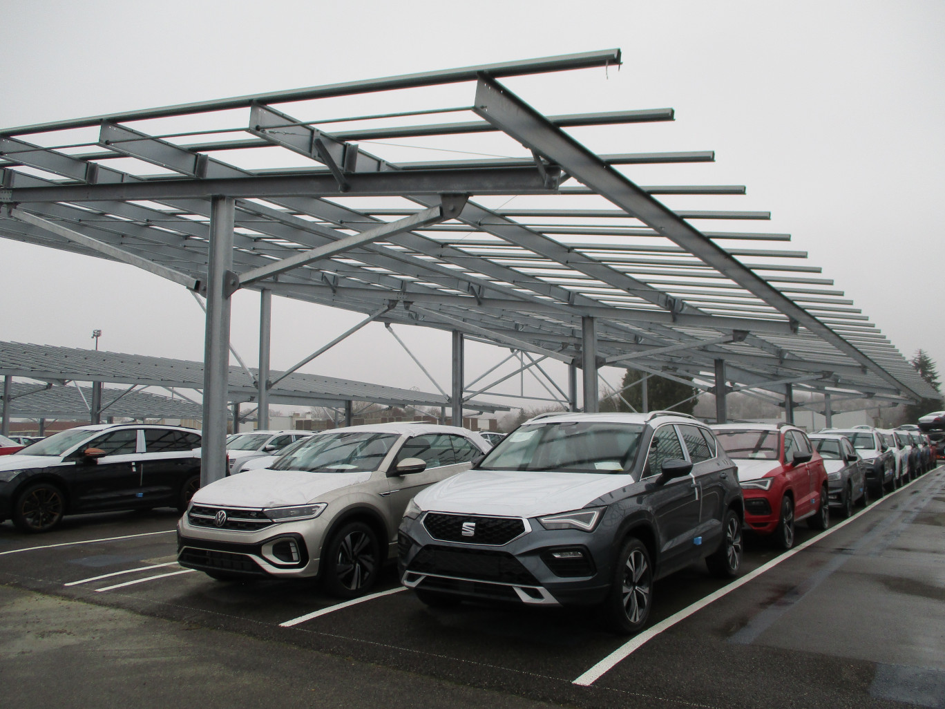 Volskwagen Group France a retenu Engie pour réaliser son ambitieux projet de couverture du parc de véhicules par des ombrières photovoltaïques.