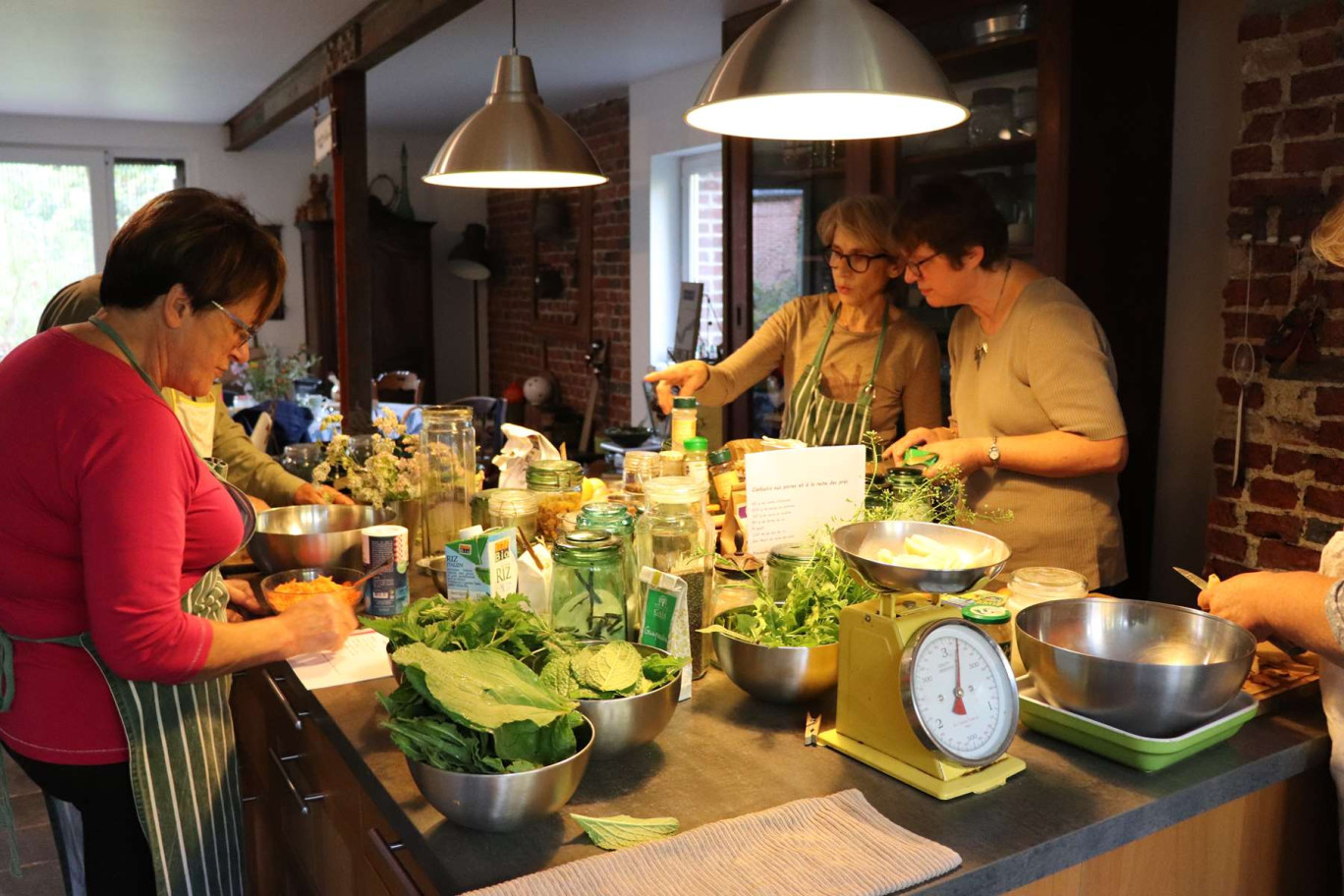 Hélène Vatin organise des stages cuisine, avec comme ingrédients de base les plantes sauvages.