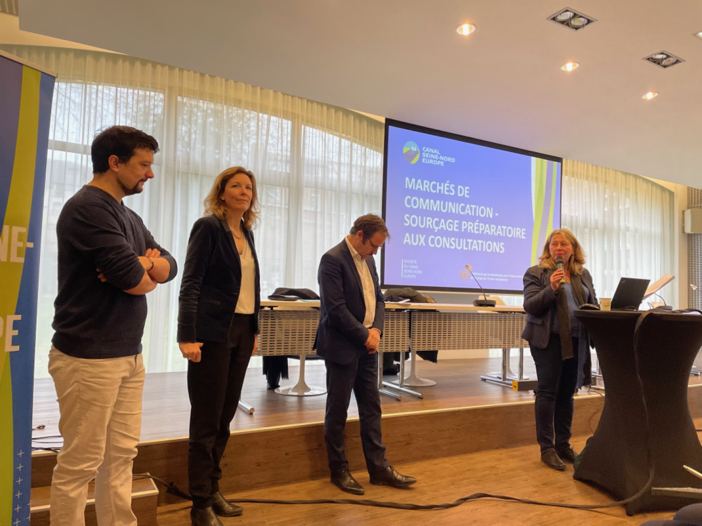 Les intervenants de la SCSNE et Isabelle de Wazières, présidente du Club des communicants de Picardie.