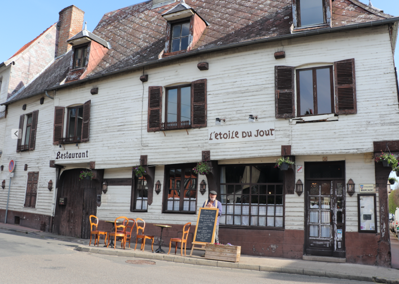 Le restaurant est abrité dans un bâtiment du XVIe siècle.