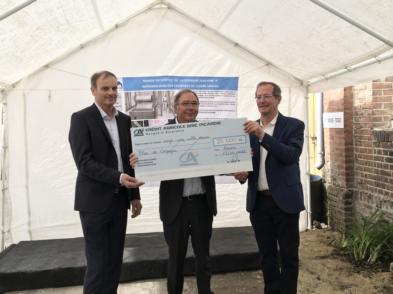 (de g. à dr.) Bernard Mancaux, président de la Caisse locale d'Amiens du Crédit agricole Brie Picardie, Philippe de Waal, président de la Fondation d’entreprise du Crédit agricole Brie Picardie et Yves Benoit, à la tête de l’association Bleu de Cocagne qui porte le projet de Conservatoire textile. ©Aletheia Press/ DLP