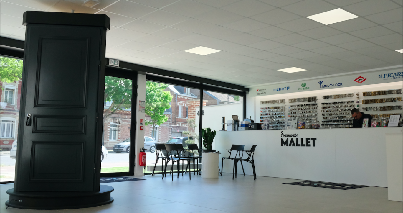 L’entreprise Mallet a désormais un showroom pour présenter les portes et les fenêtres, activité qu’elle souhaite développer. ©Aletheia Press/ E.Castel 