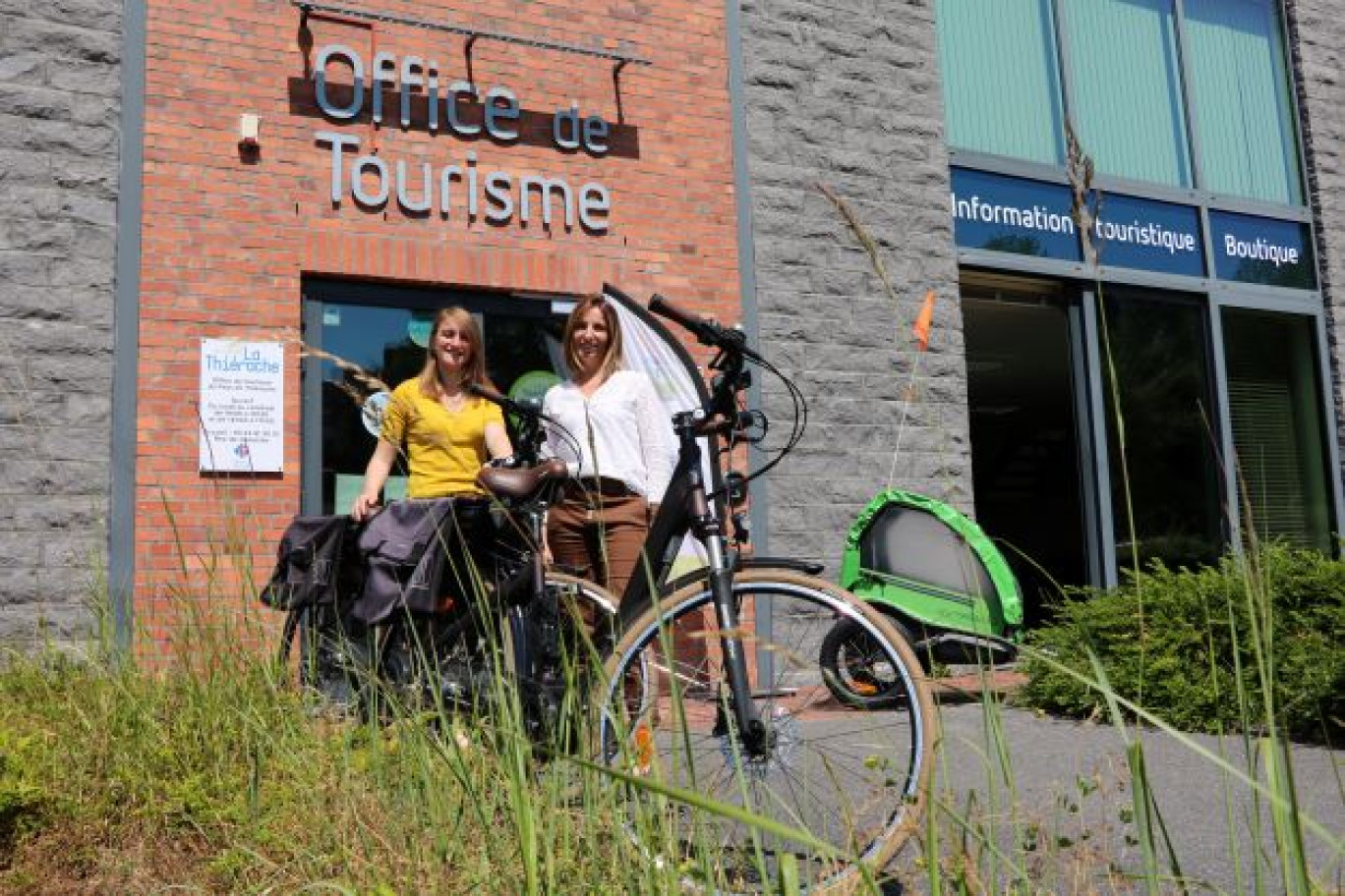 À l'Office de tourisme de Thiérache, Sabine Varago (à dr.), directrice, et Adeline Jaudoin, chargée de Promotion, travaillent à mieux faire connaître la destination. ©Office de tourisme du Thiérache