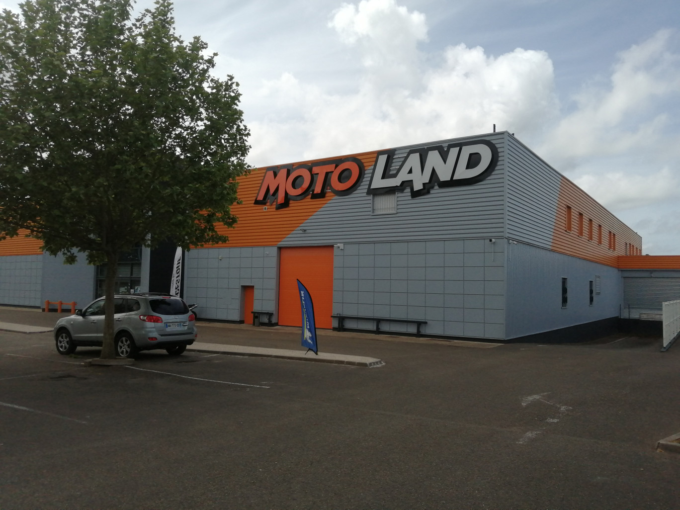 Le magasin Motoland d’Abbeville s’étale désormais sur 3 300 m², il a triplé sa surface. ©Aletheia Press/ Emma Castel