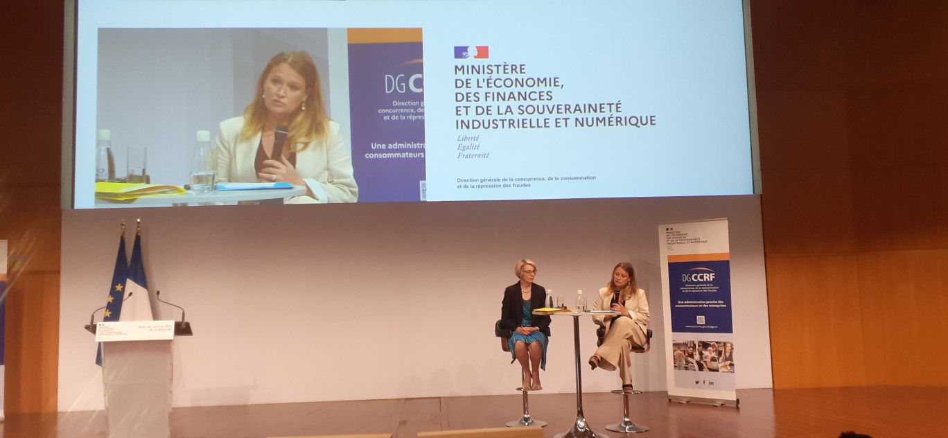 (de g. à dr.) Virginie Beaumeunier, directrice de la DGCCRF et Olivia Grégoire, ministre des PME.