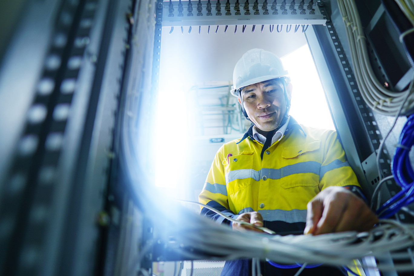 La France a enregistré une forte accélération en 2021 : trois millions de locaux supplémentaires ont été rendus raccordables à la fibre dans les Réseaux d’initiative publique. (c)AdobeStock