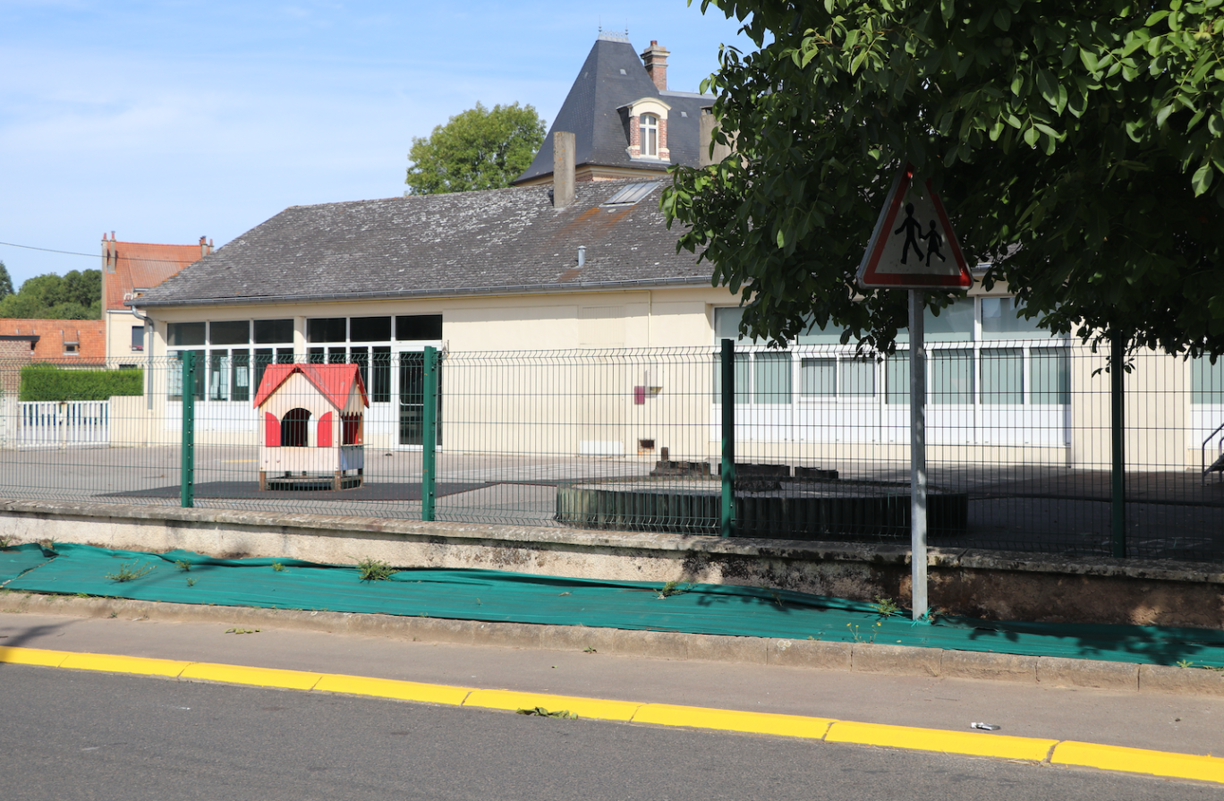 Les vitrages du groupe scolaire ont été changés.