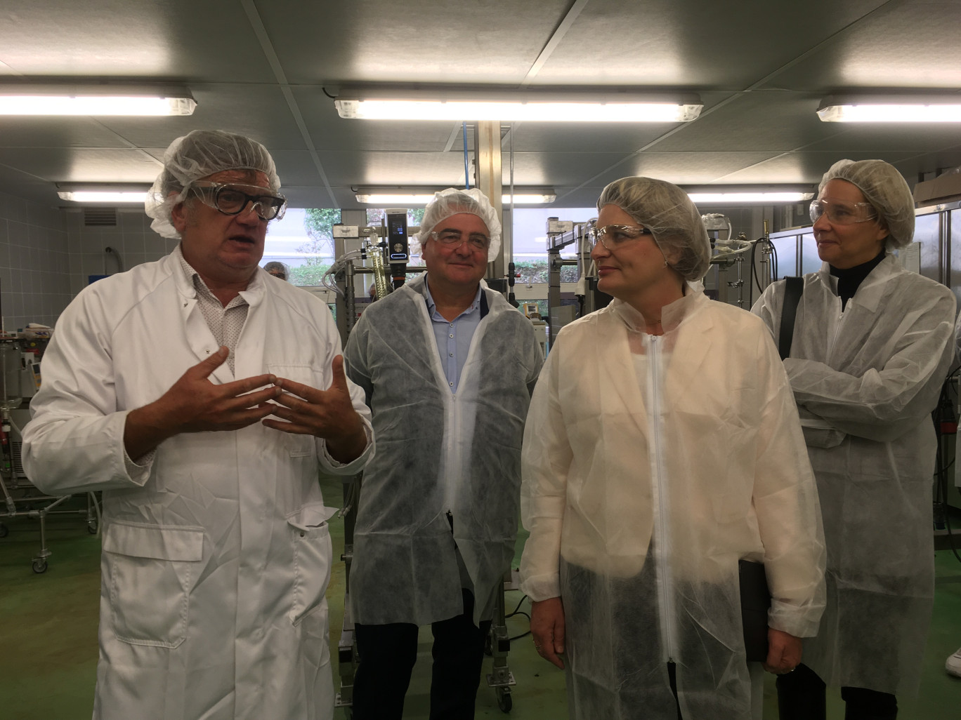 Philippe De Braeckelaer, Christophe Buisset, Marie-Sophie Lesne et Anne Pinon dans le laboratoire d’Extractis. ©Aletheia Press /D. La Phung