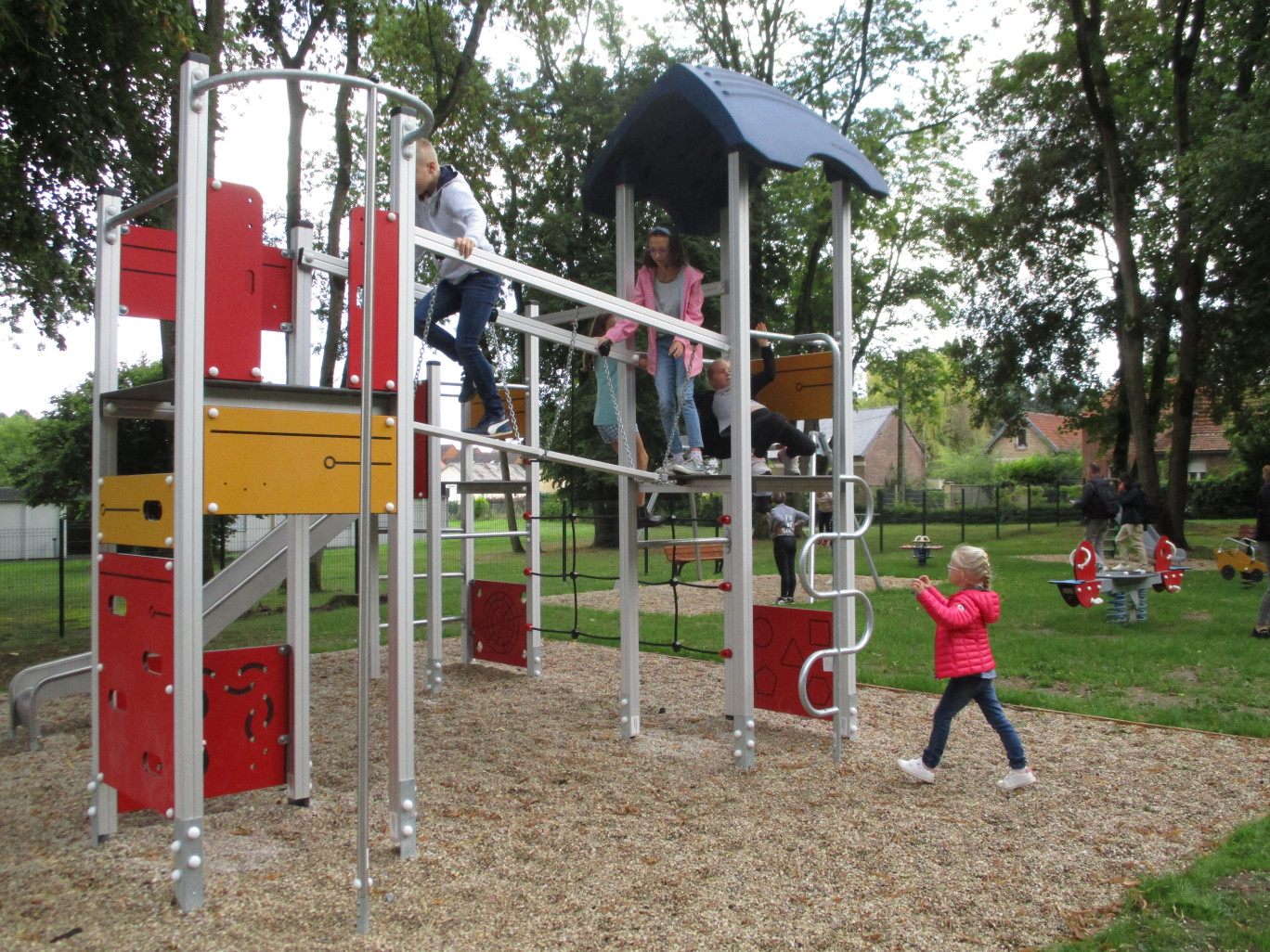 Les enfants de la commune se sont très vite appropriés l’espace de jeux.
