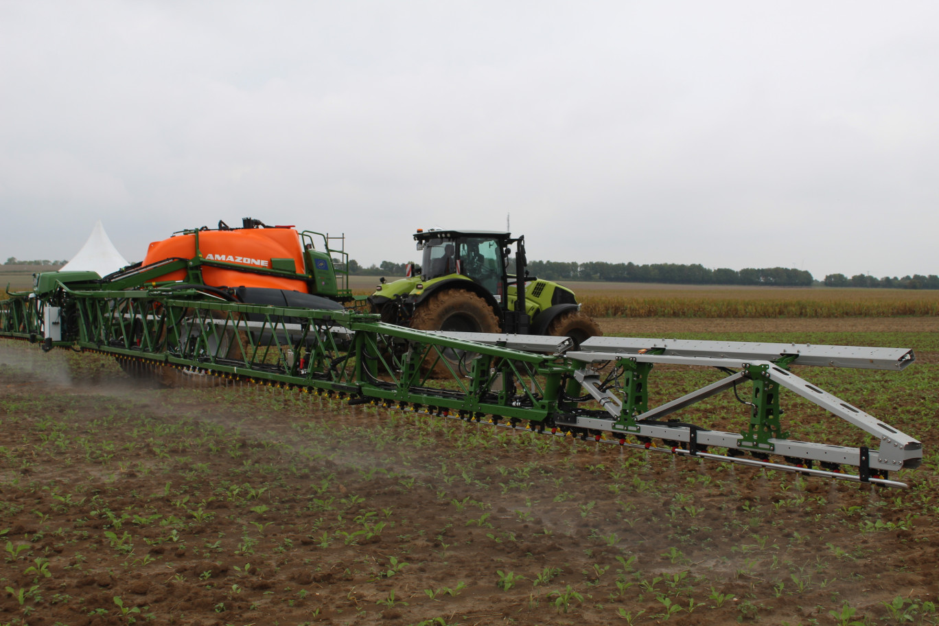 Le Smart Spraying Solution démontrée à Courbes permettrait d'économiser jusqu'à 70% d'herbicides.