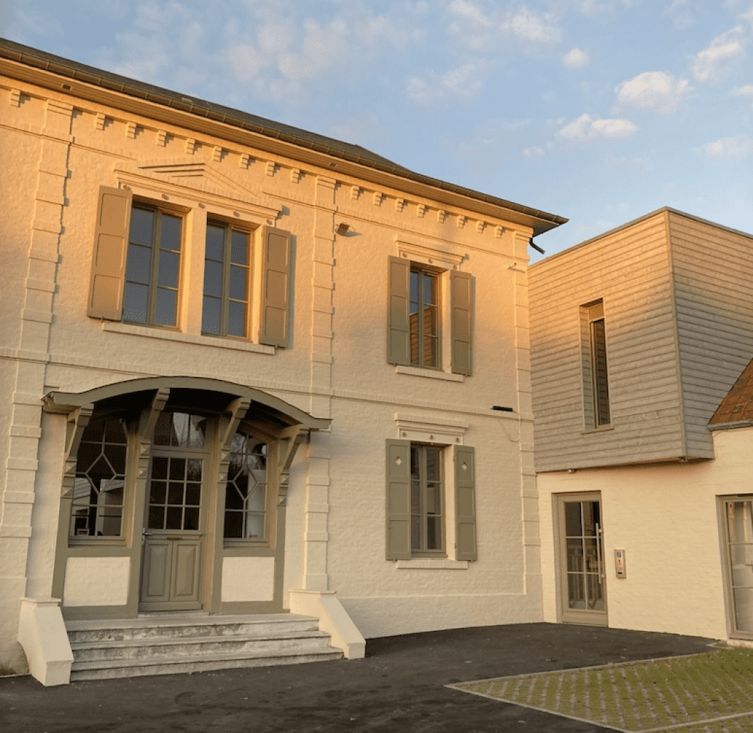 La Maison Apap d'Abbeville se situe dans le quartier Soleil-Levant.