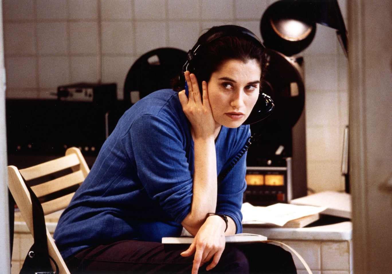 Emmanuelle Devos dans Les Patriotes d'Eric Rochant. © 1994 Gaumont TF 1 Films Production Librairie Le Pacte. Collection Gaumont. Photo. Guy Ferrandis
