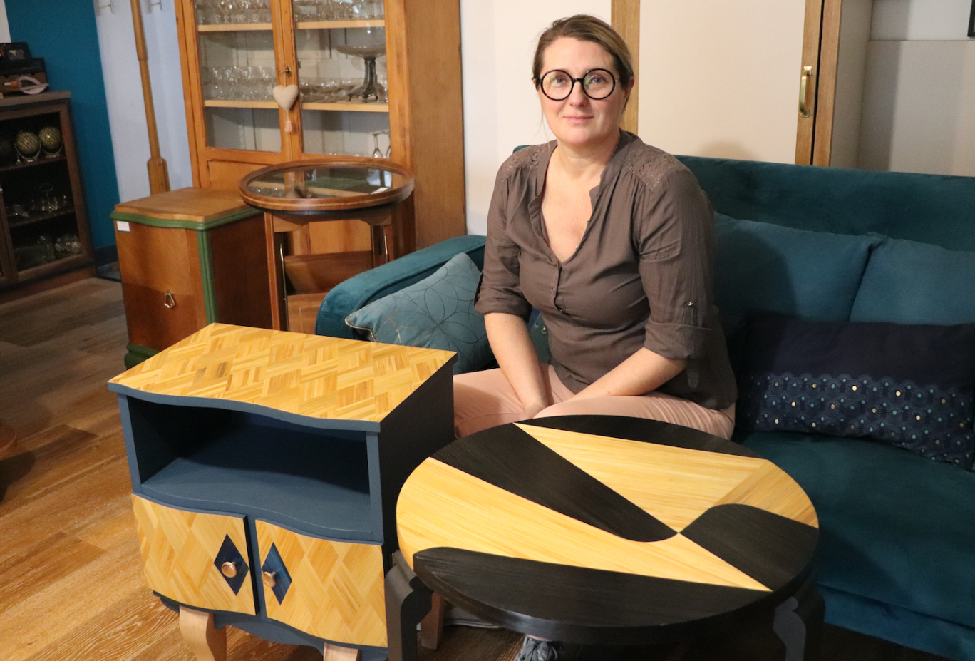 Virginie Mahieu s'est lancée dès l'adolescence dans la restauration de meubles anciens.
