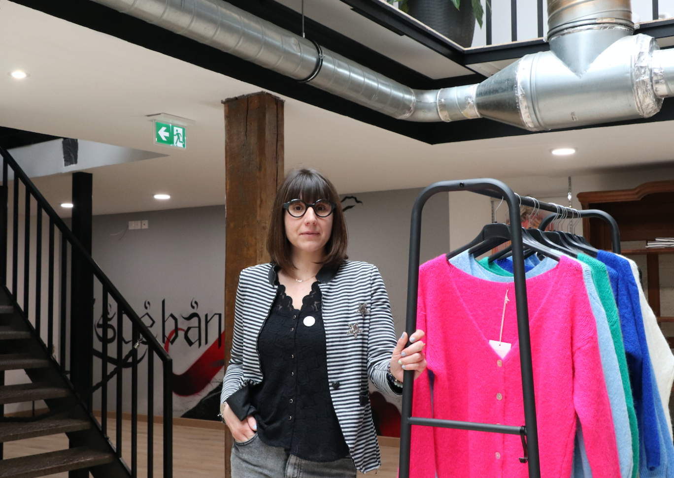 La décoration de la boutique se veut industrielle et chaleureuse.