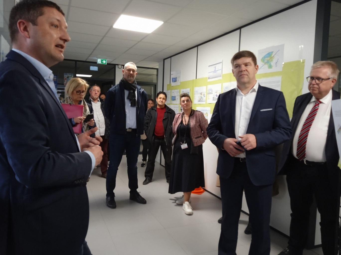 L’équipe du Proch’info formation du Saint-Quentinois a saisi l’occasion de cette journée portes ouvertes pour communiquer sur le chantier du canal Seine-Nord-Europe.