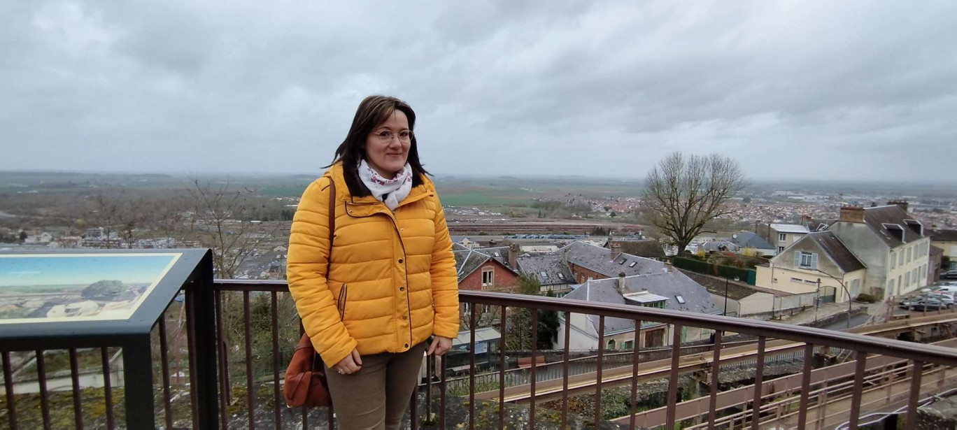 Charlotte Pohier intervient pour accompagner les personnes âgées isolées dans le secteur de Laon.