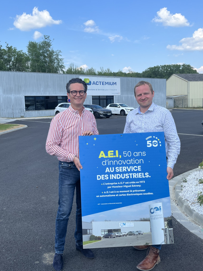 Bertrand Grabowski, directeur du site Actemium Maintenance Picardie installé à Amiens dans l'Espace industriel Nord et Émilien Bizet, dirigeant d'Actemium Compiègne.