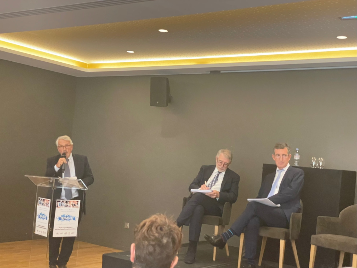 (à dr.) Jean-François Demiautte, président de l'ORIFF PL Hauts-de-France-Picardie et d'Ogalia a organisé la table ronde sur les professions libérales dans les salons du Petit Poucet à Amiens.