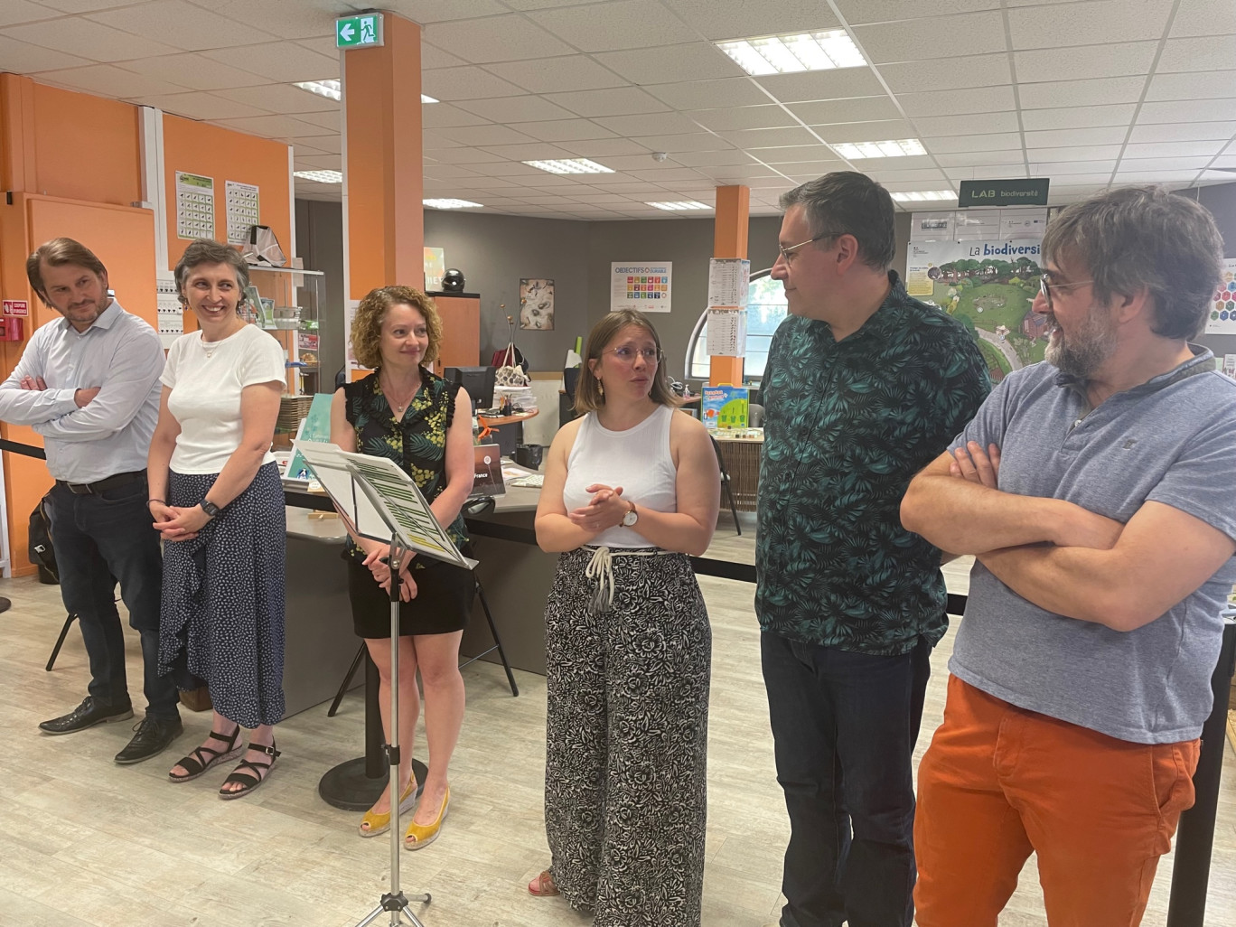 Au centre, Anne-Elisabeth Pantic, directrice de l’Atelier d’Amiens et Alice Fourquez, cheffe de projet Éducation au développement durable pour le réseau national Canopé.