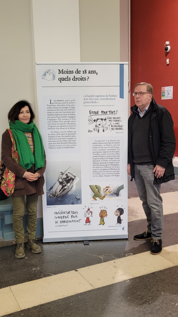 Les deux délégués amiénois du Défenseur des droits Catherine Luciani et Yves Teyssedou, présents au tribunal judiciaire d'Amiens autour de l’exposition Dessine-moi le droit. 