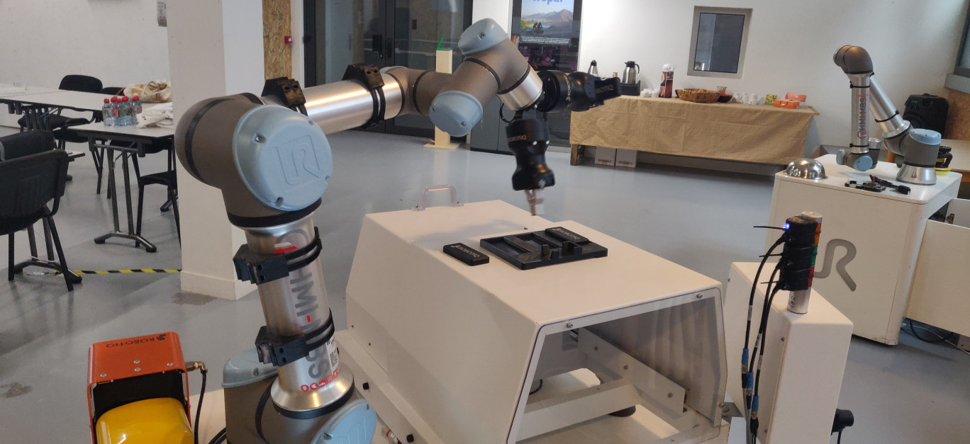 HMI-MBS exposait plusieurs robots Universal Robots lors de son tour de France. ©Aletheia Press/ D. La Phung