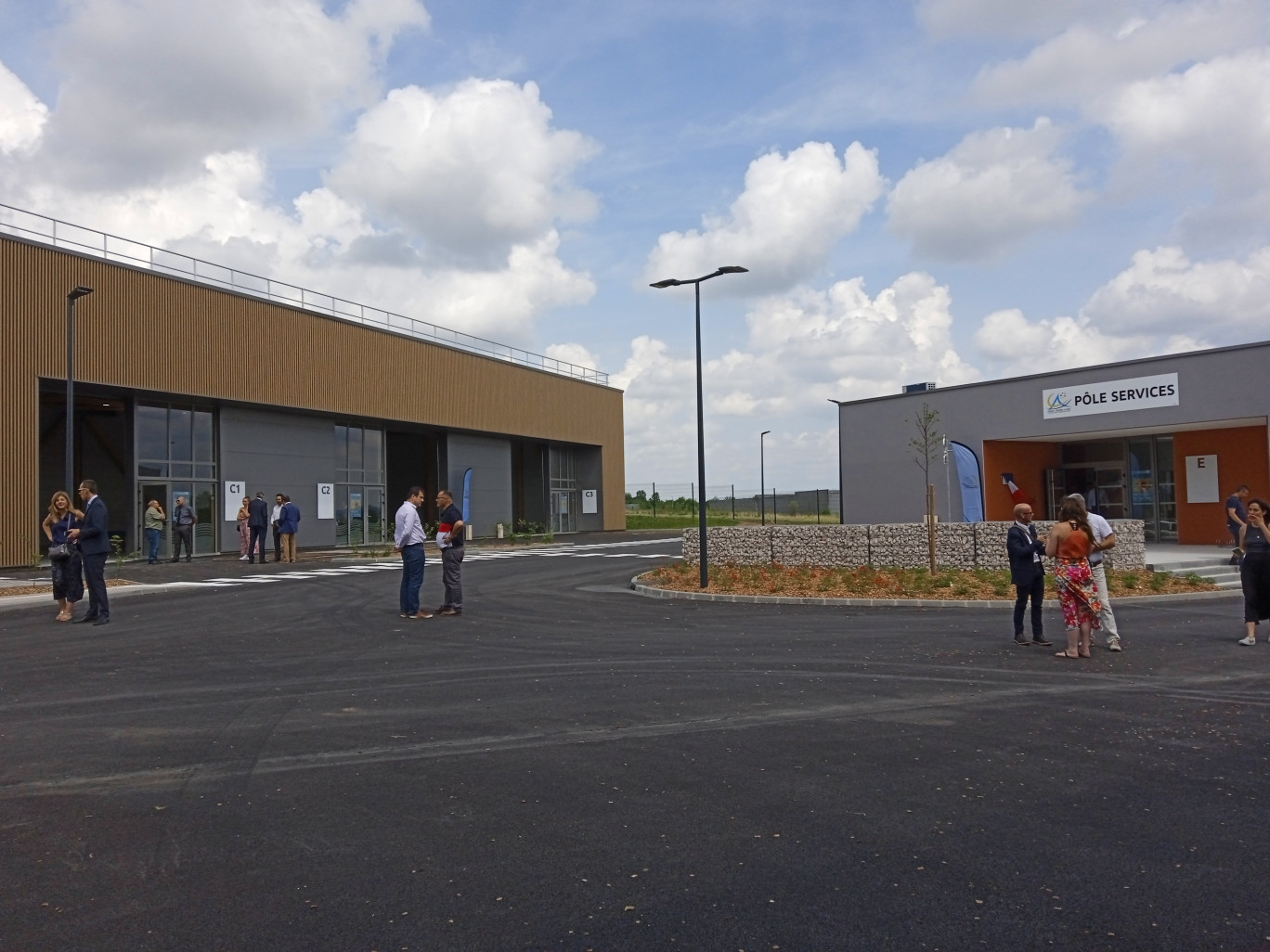 Le Village d’entreprises propose des cellules modulables dans plusieurs bâtiments ainsi qu’un Pôle services.