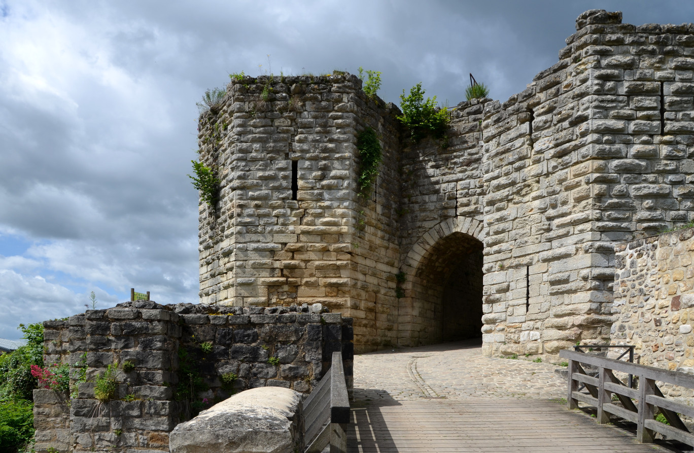 Les ruines de la forteresse sont prisées des habitants et touristes. ©Pline