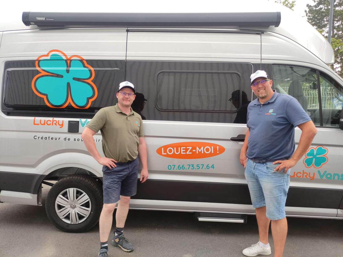 Alexandre Saint Ouen (à dr.) et Benoit Deloffre, des passionnés de vans qui ont créé leur société de locations de fourgons aménagés.