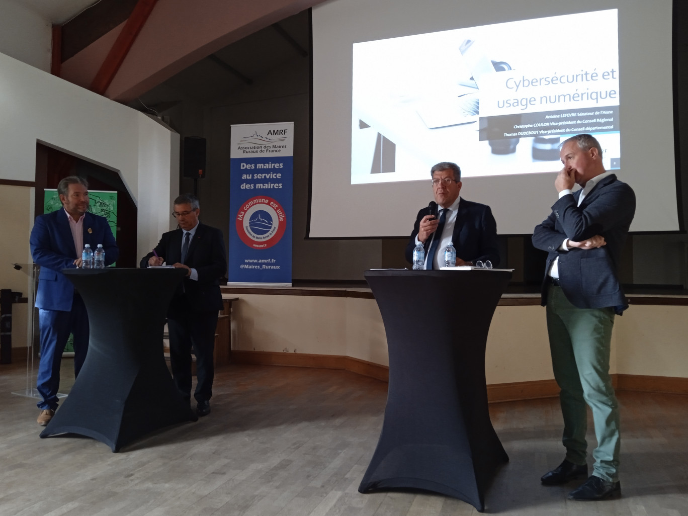 Le président du Conseil départemental, Nicolas Fricoteaux, le sénateur, Antoine Lefèvre, et le conseiller régional, Christophe Coulon, ont participé à la première table ronde animée par Arnaud Battefort, trésorier de l’association. 