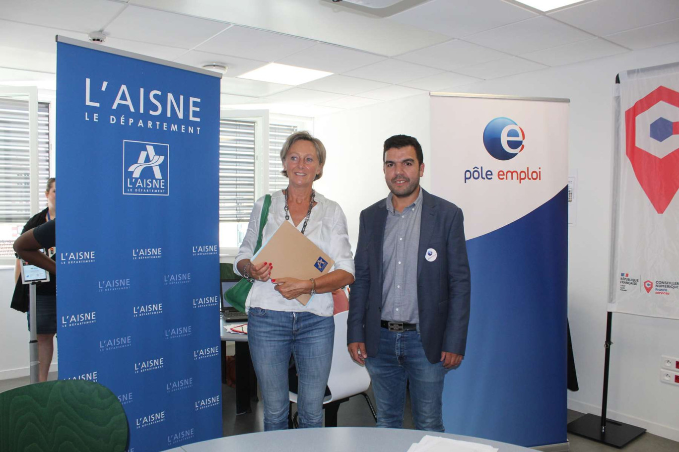 Isabelle Létrillard, vice-présidente du Département de l’Aisne en charge de l’Insertion et du retour à l’emploi avec Youssef El Grimat, directeur de l’agence Pôle emploi de Laon, au forum des solutions.