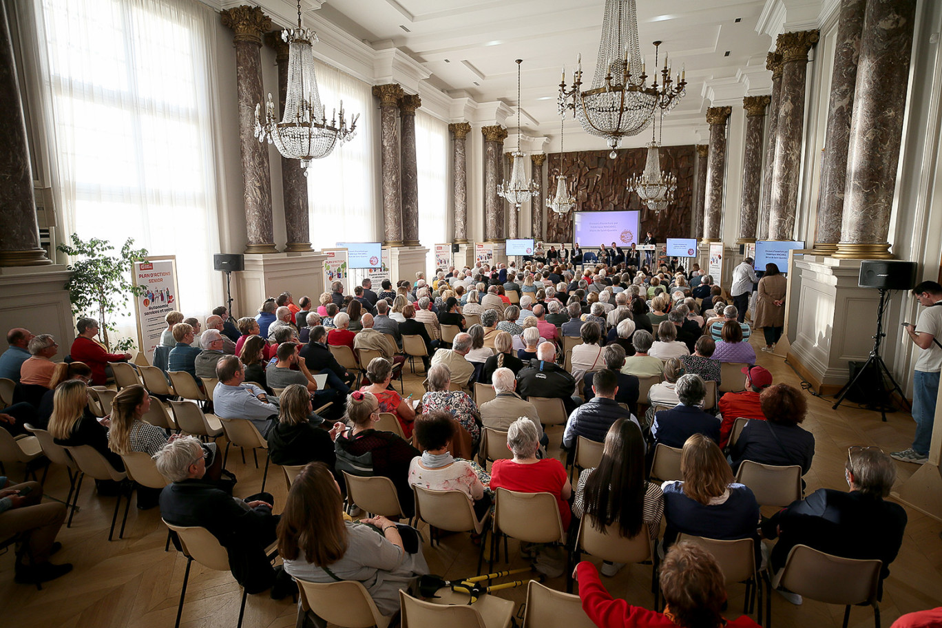 Trois-cents personnes se sont réunies ce vendredi 6 octobre au Palais de Fervaques pour entendre le plan d’actions dévoilé par la mairie de Saint-Quentin. ©Ville de Saint Quentin/ Luc Couvee