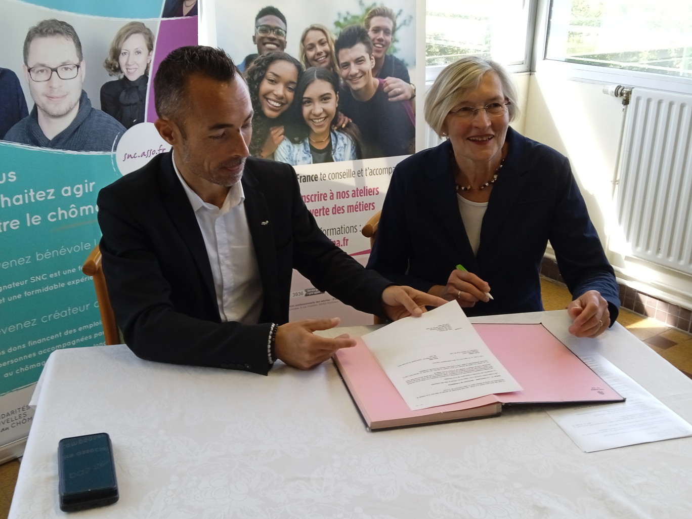 Nicolas Saillard et Anne Grimaud ont signé cette première convention de partenariat locale dans l'Aisne. 