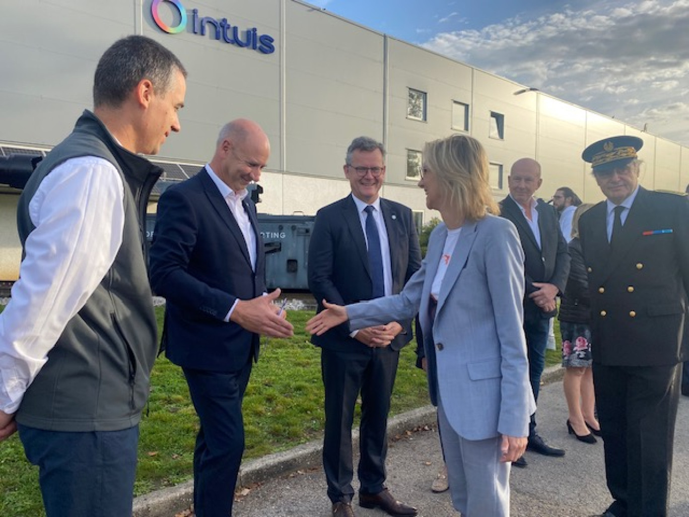 Agnès Pannier-Runacher, ministre de la Transition énergétique, a réservé sa première visite à l'usine de fabrication de pompes à chaleur du groupe Intuis à Feuquières-en-Vimeu. ﻿