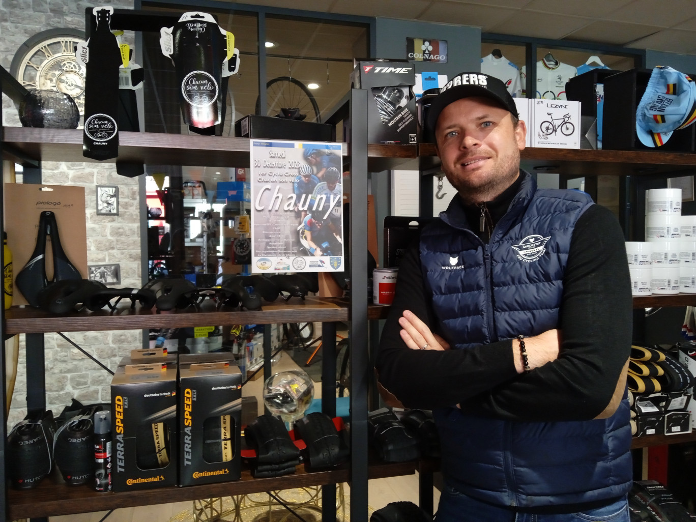 Stephen Dessaint accueille les clients dans la boutique.